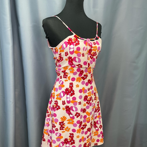 Groggy - Floral tie back dress in shades of pink - Picture 3 of 4